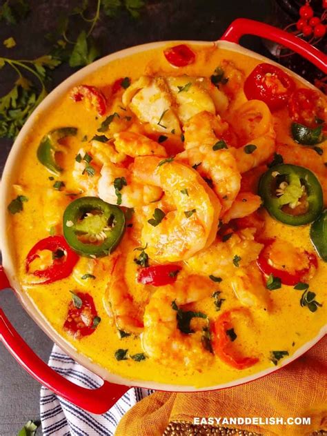  Moqueca de Peixe: A Symphony of Seafood Flavors Swathed in Creamy Coconut Milk!